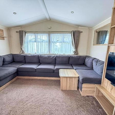 Lovely Caravan With Decking And Outside Furniture At Broadland Sands Ref 20113Bs Hopton on Sea Exterior photo